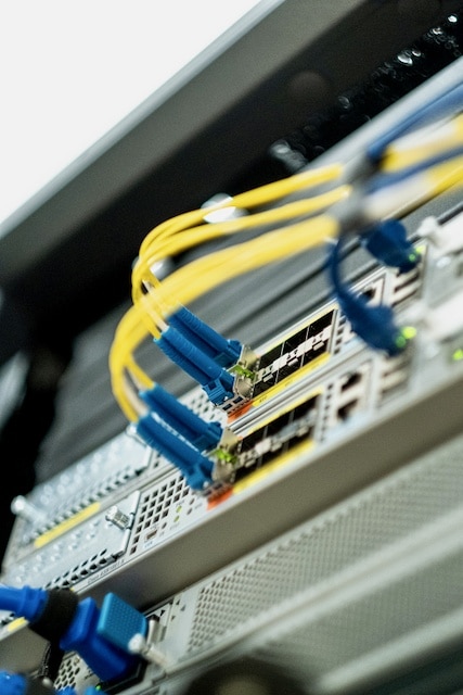 Connectique fibre optique dans un switch réseau